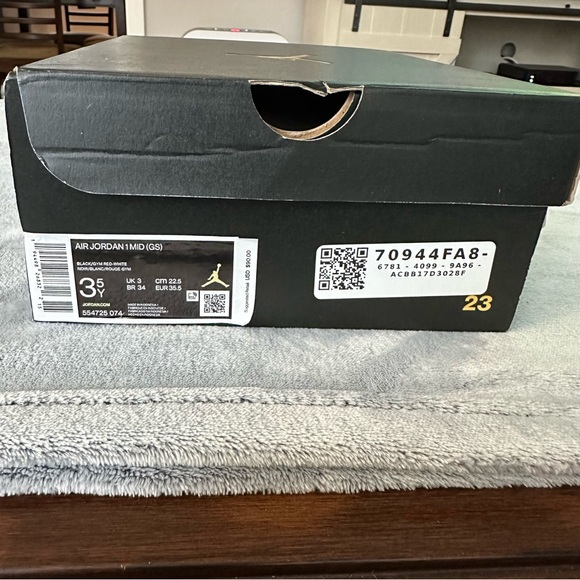 Air Jordan 1 Mid GS “banned 2020” - Picture 3 of 7